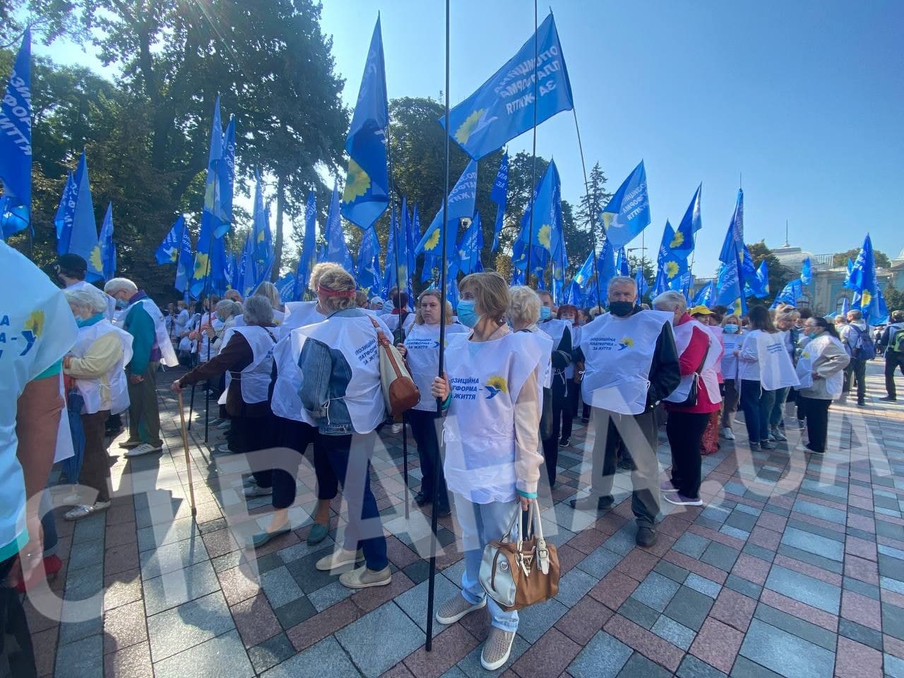Под Верховной Радой начинается  большой митинг сторонников ОПЗЖ