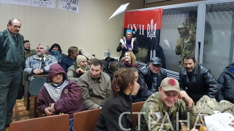 В зале заседаний Святошинского суда незадолго до первого штурма, фото: Страна.ua