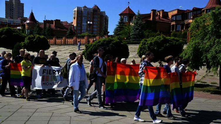 ЛГБТ марш в Киеве весной 2015 года, www.discrimi.net