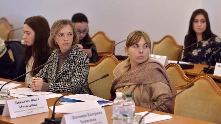Случай Ирины Ноздровской (вторая слева) обрел серьезное политическое звучание, фото: страница Ирины Ноздровской в Фейсбуке