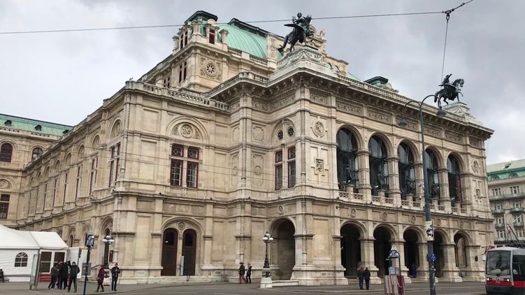 Венская опера, где состоится бал. Фото: 