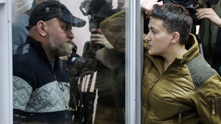 Владимир Рубан и Надежда Савченко в зале суда, фото: Громадське