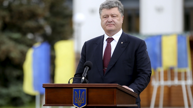 Петр Порошенко пока ничего не говорит о подготовке закона о выборах на Донбассе, фото: Украинские новости