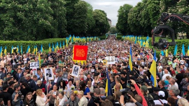 Бессмертный полк в Киеве 9 мая. Фото 