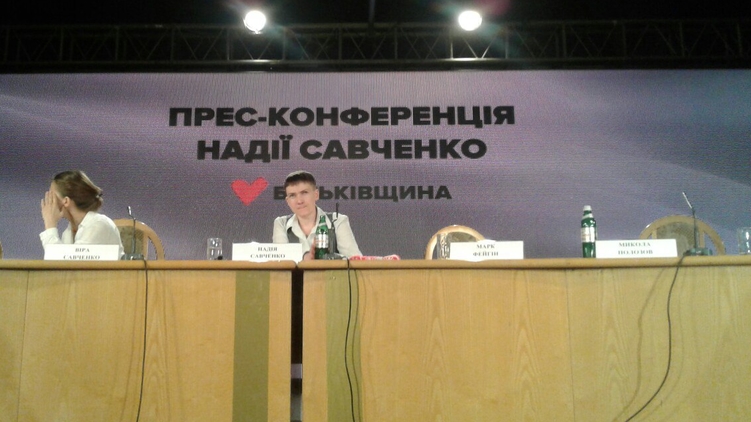 Надежда Савченко охотно общалась с журналистами, фото: Юлиана Скибицкая, 