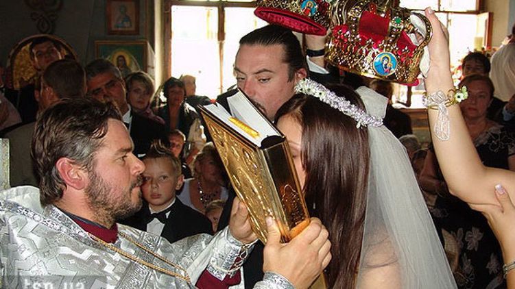Епископ Севастиан, известній в миру как Михаил Возняк, в свое время считался любимцем Филарета, и венчал дочь Тимошенко, источник фото: tsn.ua