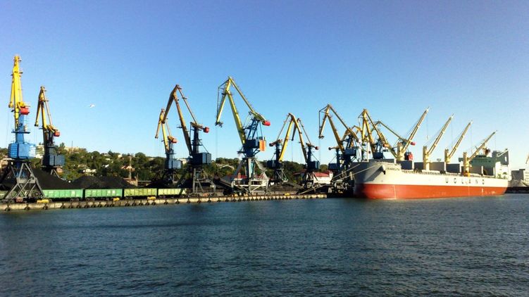 Несмотря на внутренний статус, порты Азовского моря принимают суда большого водоизмещения