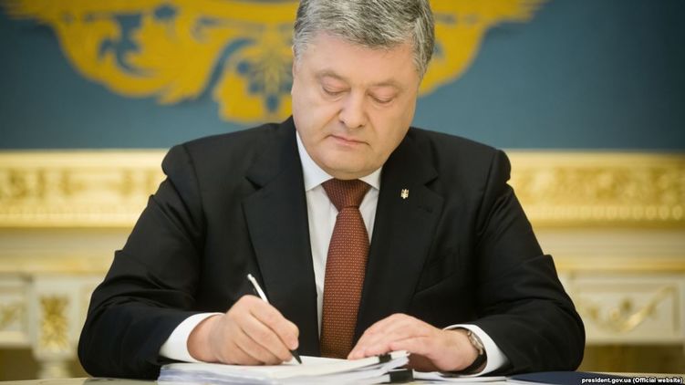 Петр Порошенко продлил сроки призыва, фото: president.gov.ua