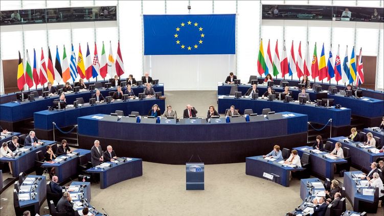 Европейский парламент принял резолюцию, в которой предупредил Россию, что в случае усугубления конфликта в Азовском море против нее будут введены новые санкции