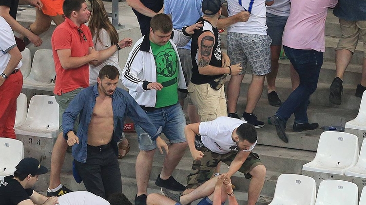 Побоище на стадионе привело к смерти фаната, фото: kp.ru