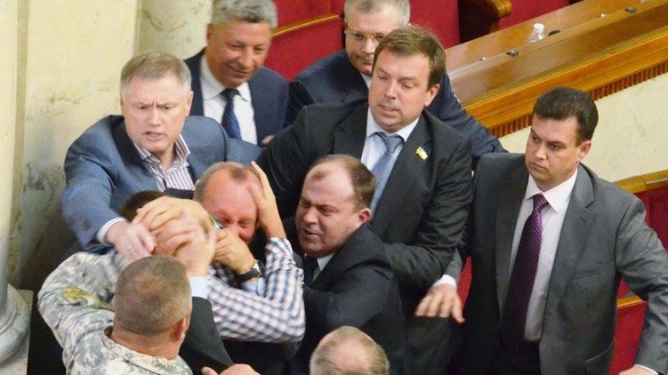 Владимир Парасюк вдруг решил выяснить отношения с оппозиционными депутатами, фото: Олег Федонюк/Facebook