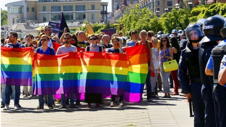 ЛГБТ парад в Киеве проходит 23 июня
