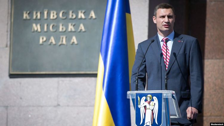 Виталий Кличко надеется сохранить свое влияние в Киеве при помощи американских друзей. Фото: shutterstock