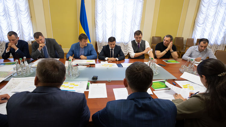 В команде Зеленского продолжаются споры о формате правительства и кандидатурах в него, фото: president.gov.ua