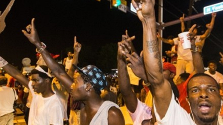 В США не в первый раз протесты афроамериканцев против полицейских перерастают в кровопролития, но причины не только расовые, фото: nc4.info
