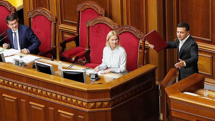 Зеленский подминает под себя парламент, дав депутатам год испытательного срока. Фото: Reuters
