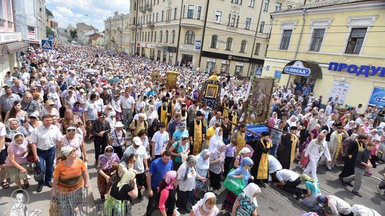 Крестный ход идет по улицам Харькова, Фото сайта Союза православных журналистов