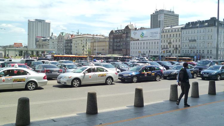 Украинцы арендуют машины в Польше и таксуют по три месяца  