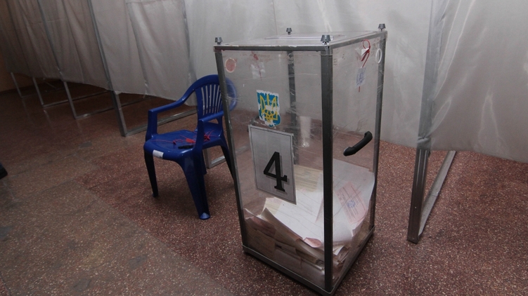 Избирателям предстоит решить, в чью пользу отдать бюллетени и кому передать свободные кресла в Верховной Раде, фото: Украинские новости