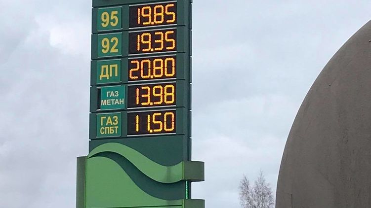 Фото Сергея Куюна. АЗС в городе Овруч, 7 января. Цены на бензин и ДТ ниже, чем в опте