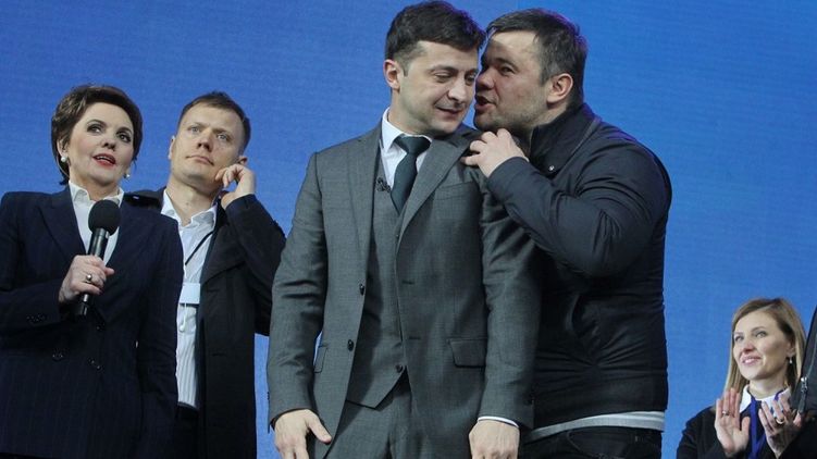 Богдан перестал сопровождать президента в поездках и нашептывать ему на ухо советы. Фото: 112.ua