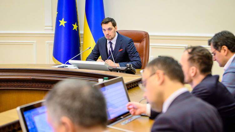 Премьер-министр Алексей Гончарук имеет неплохие шансы усидеть в своем кресле, фото: kmu.gov.ua 