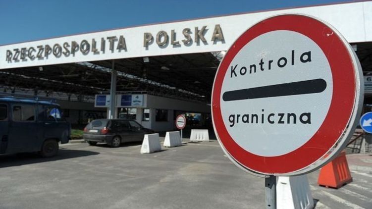 Польша закрывает границы, на фирмах сокращают сотрудников - часть украинцев готовится вернуться в Украину