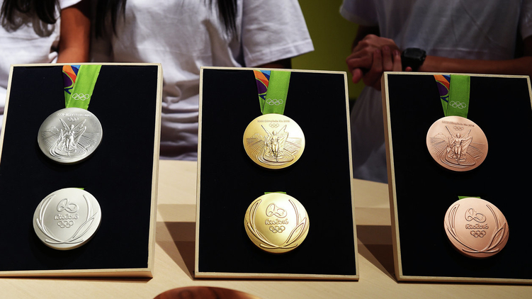 Так выглядят Олимпийские награды, которые будут вручены призерам Игр в Рио, фото: rio2016.com