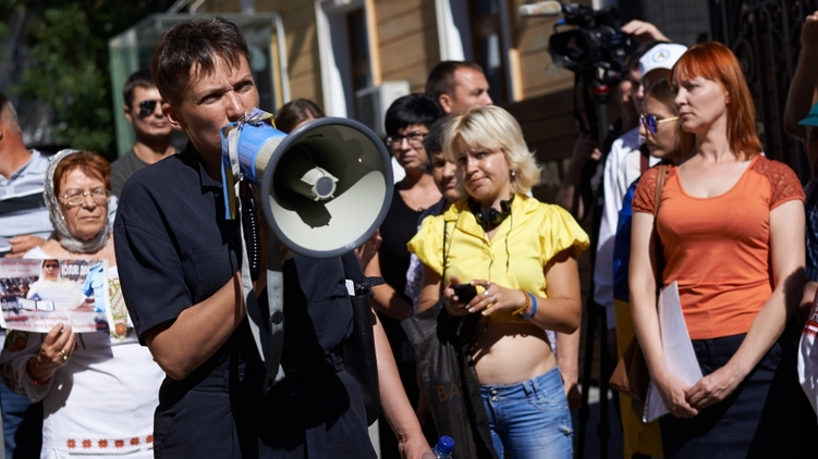 Надежда Савченко быстро учится и не боится экспериментировать с новыми методиками, фото: Украинские новости