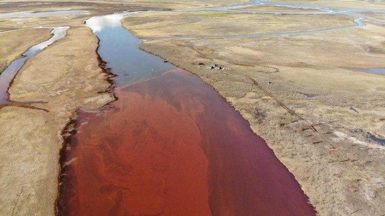 Реки Амбарная и Далдыкан на Таймыре стали красными от дизтоплива, фото: Telegram-канал Подъем
