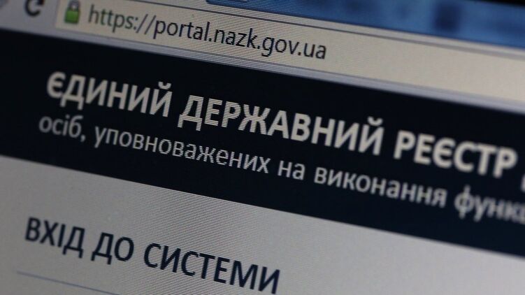 Вряд ли КСУ действовал без отмашки власти. Фото: slovoidilo.ua