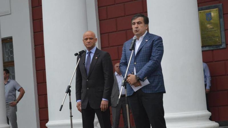 Руководитель Одесской области Михаил Саакашвили (справа) и мэр Одессы Геннадий Труханов на время зарыли топор войны, фото: Таймер