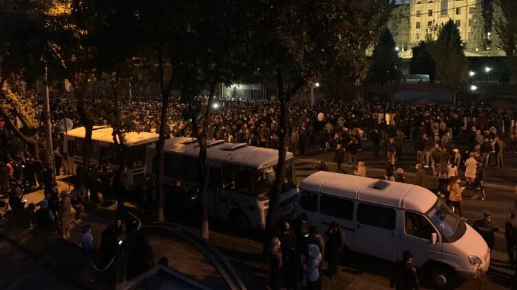 В Амении вспыхнули протесты после трехстороннего соглашения по Карабаху. Фото: Спутник Армении