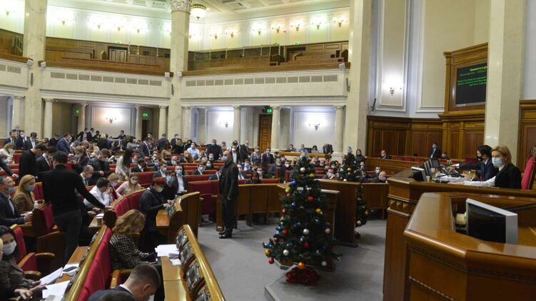 Депутаты себе под елочку заложили 6 миллиардов на округа. Фото: rada.gov.ua
