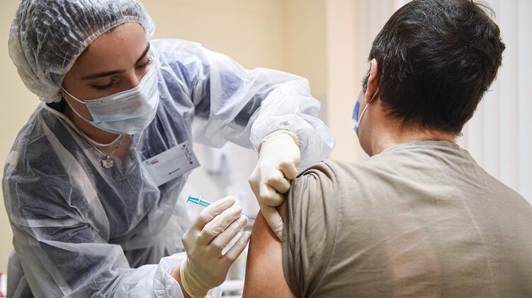 Медики настороженно относятся к индийской вакцине. Фото: Синьхуа