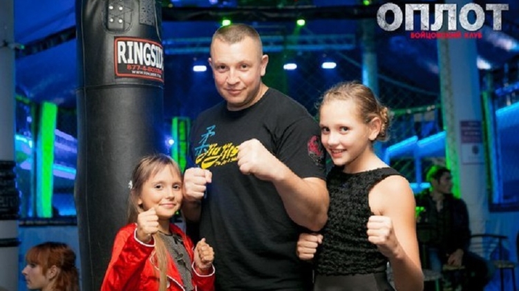 Евгений Жилин с дочками Катей (слева) и Лерой, Фото: vk.com