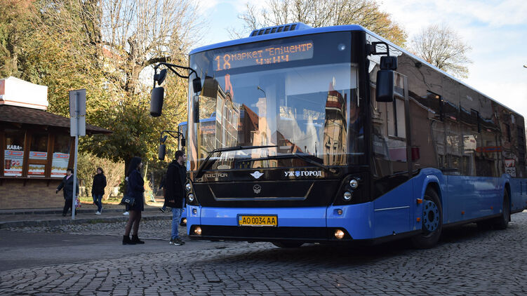 Власти города решили пустить автобусы, фото: facebook.com/BohdanAndriyivPolitics