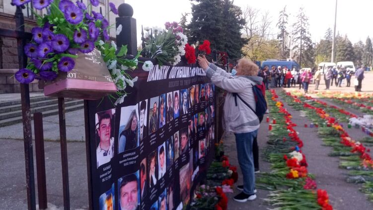 Одесситы почтили память жертв 2 мая в Одессе. Фото 