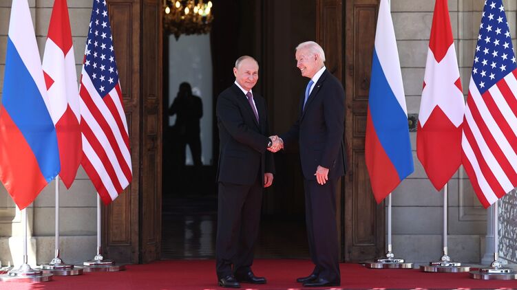 Путин и Байден пожали друг другу руки. Фото: kremlin.ru