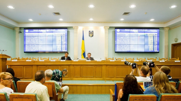 Фракции парламента снова начали торги за право заполнить освобождающиеся места в Центральной избирательной комиссии, фото: 