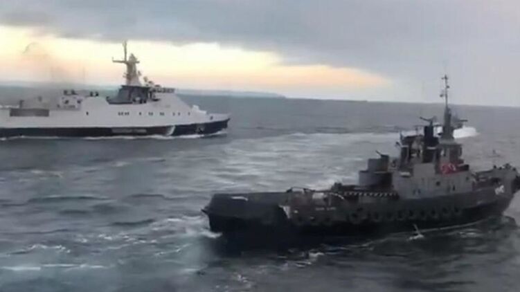 Скриншот с записи с российского корабля во время инцидента в Керченском проливе