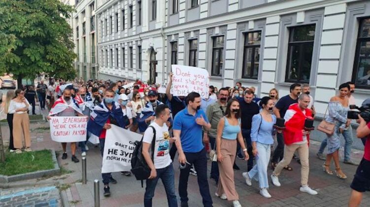 Журналисты украинских издании на акции в Киеве