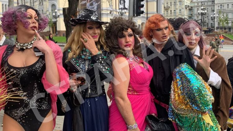Колоритные участники гей-парада в Киеве. Фото 
