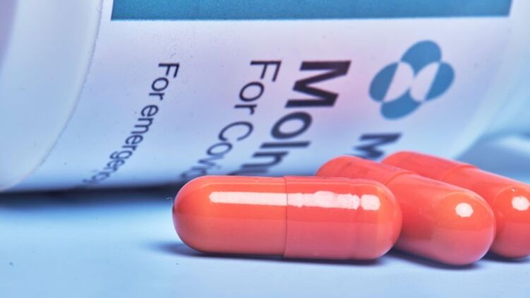 Украина закупит таблетки от коронавируса