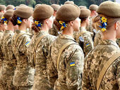 Женщин — в окоп. Как журналистка "Страны" становилась на воинский учет в киевском военкомате