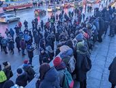 В России люди вышли на антивоенные митинги. Их начали "паковать"