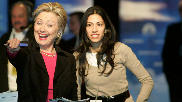 Клинтон и ее помощница Махмуд Абедин, www.aim.org