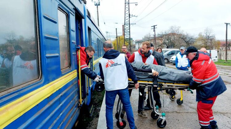 Продолжается эвакуация украинцев из наиболее опасных регионов. Фото Укрзализныця