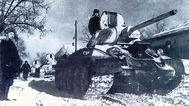 Январь 1942 года. Советские танки въезжают в Изюм