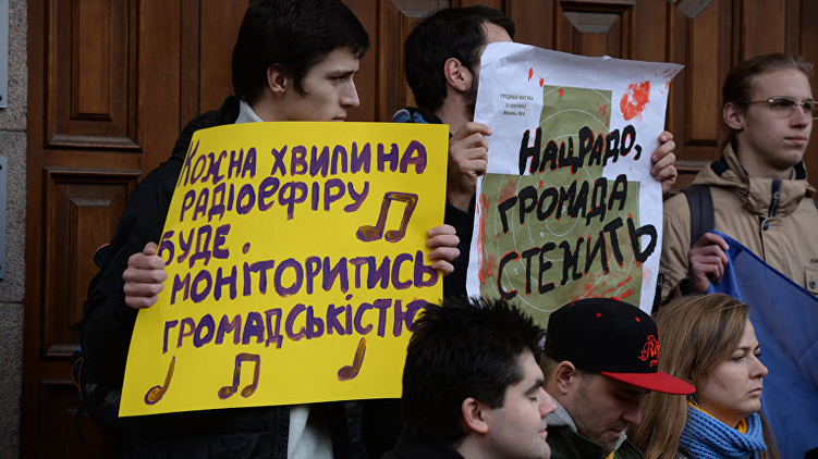 Националистические активисты требуют от Нацсовета внимательно следить за соблюдением украинских квот, Фото: rian.com.ua